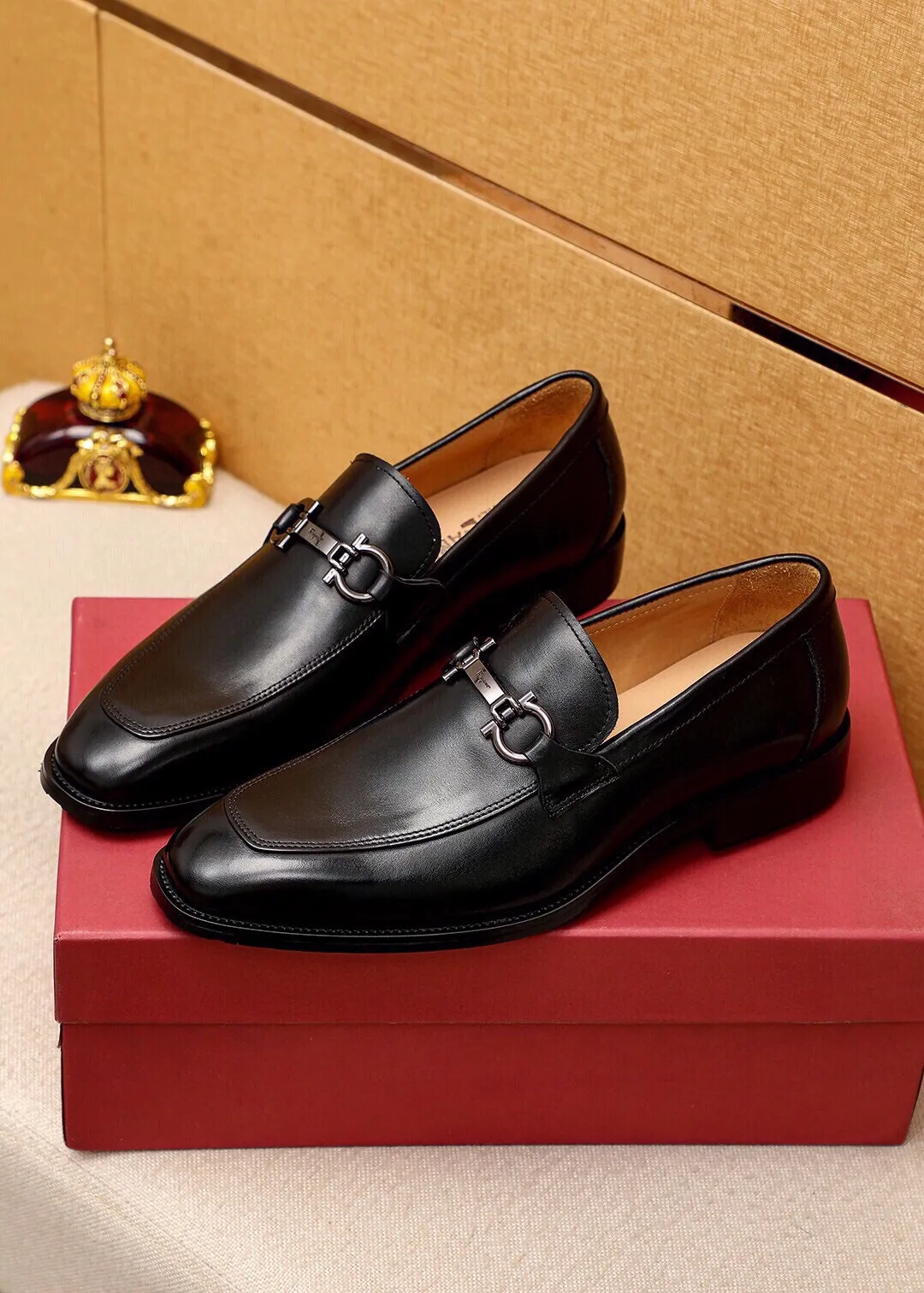 Men's shoes 💰460 💐 Product trademark: Ferragamo "Ferragamo" casual leather shoes Regular size: 38-44 (custom-made at 45.46.47🉑️) Product materials: Selected imported first-layer calfskin upper + original hardware buckle, imported water-dyed cow leather lining. Strong three-dimensional visual effect, combined outsole Color: 2⃣️colors available